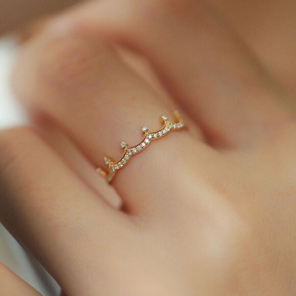 925 Silver Vintage Elegant Crown Ring with Synthetic Zirconia - Picture 3 of 7